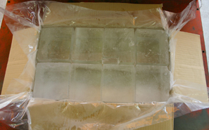 ice_block2 冷凍庫には、半貫目のブロックアイスが約44個入ります